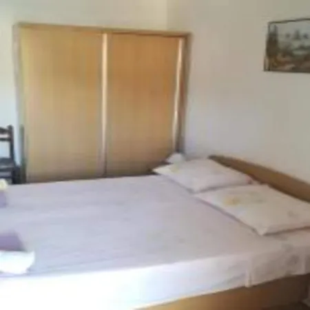 Bleu - One Bedroom With Balcony And View 2 *