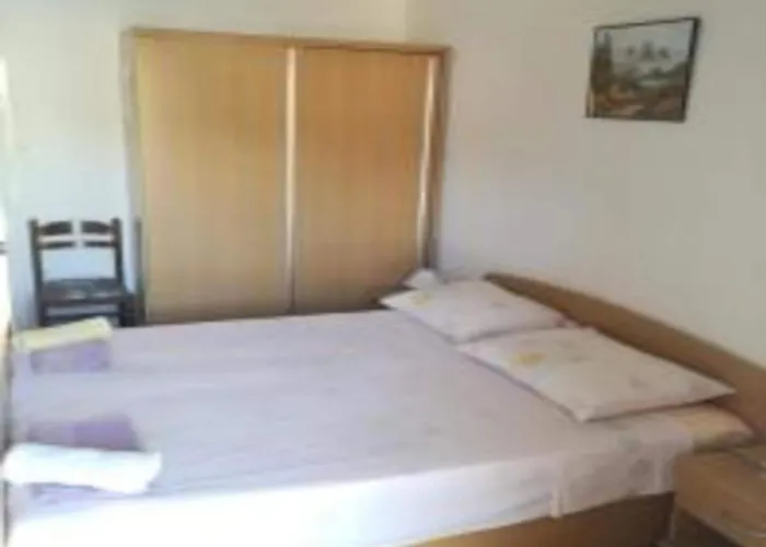 Bleu - One Bedroom With Balcony And View 2 *