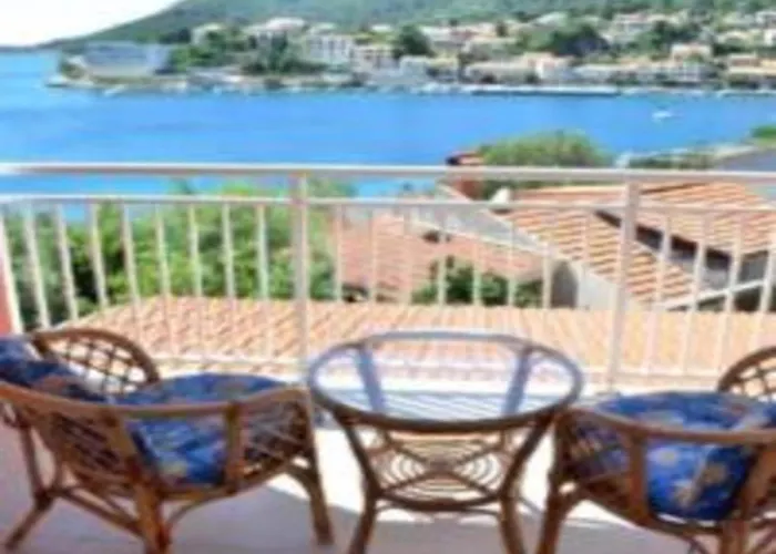 公寓 Bleu - One Bedroom With Balcony And View 2 *